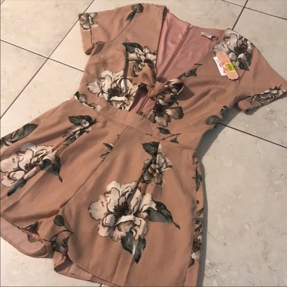 Sm-Med Summer Floral Romper - Picture 2 of 7